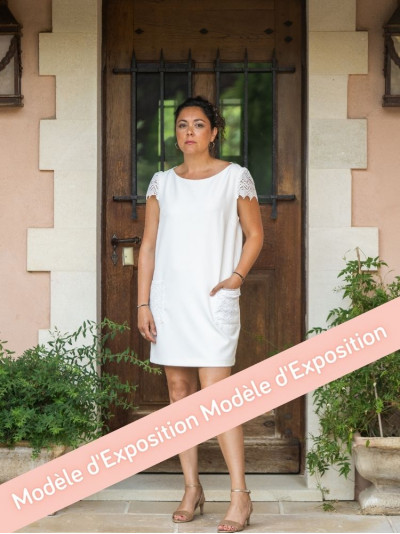 Arlette  robe courte civile de l'Atelier de Juliette se Marie, en crêpe et guipure. Création française