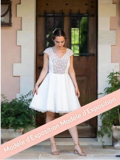 Bathilde, robe courte, jupe patineuse , dos nu profond.