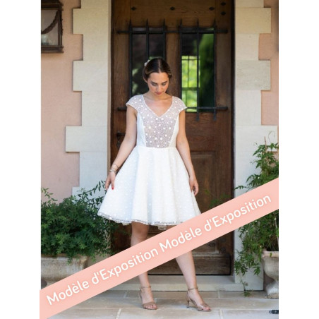 Bathilde, robe courte, jupe patineuse , dos nu profond.