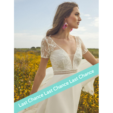 Robe longue de mariée, fluide, dos nu, dentelle, by Rembo Styling