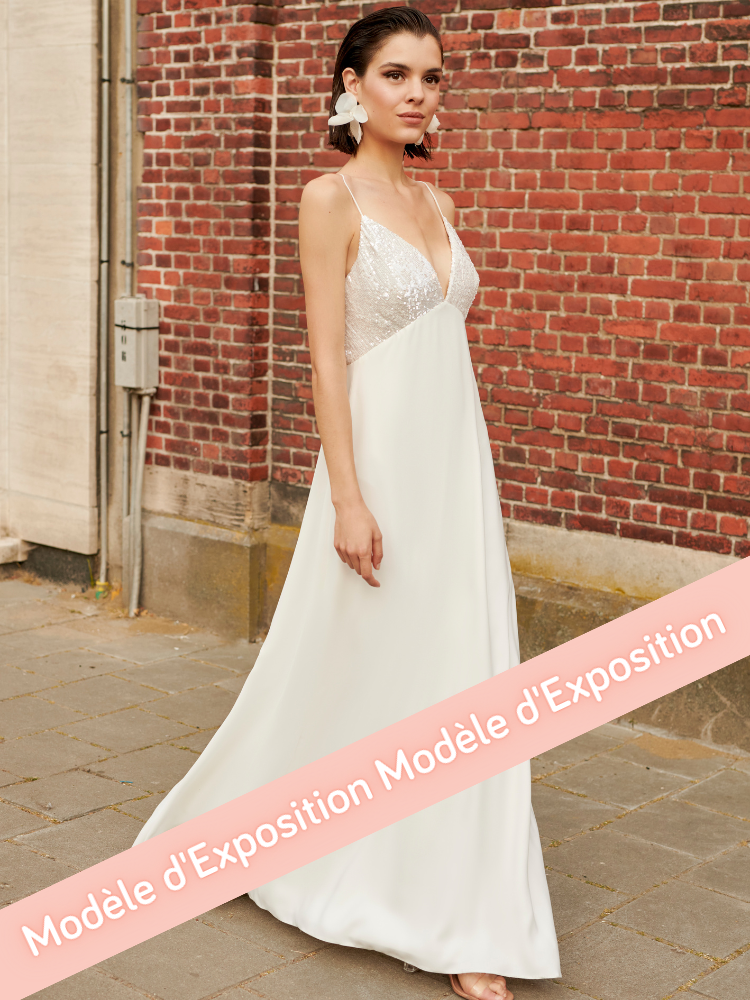 Robe fluide fines bretelles empiècement sequin