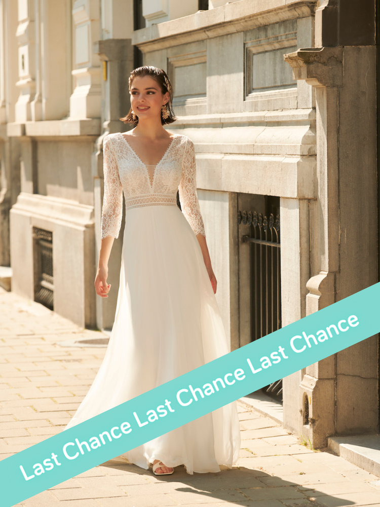 Camarillo, robe longue de mariée en mousseline et dentelle fine, by Rembo Atelier