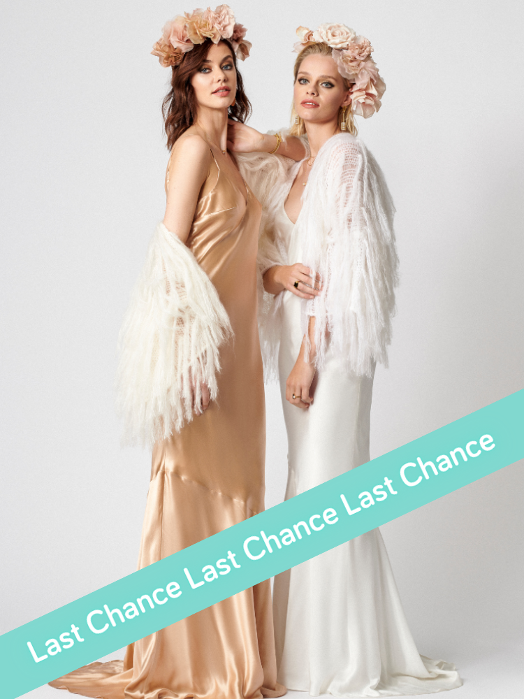 Robe de mariée longue  ultra fluide, avec un grand dos nu plongeant