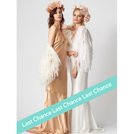 Robe de mariée longue  ultra fluide, avec un grand dos nu plongeant