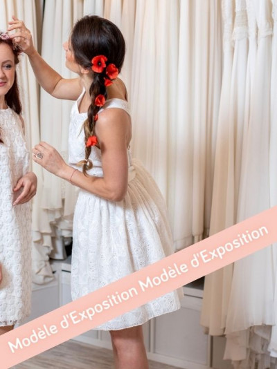 Robe de mariée courte robe civile en broderie anglaise. Dos nu. Création Atelier de Juliette