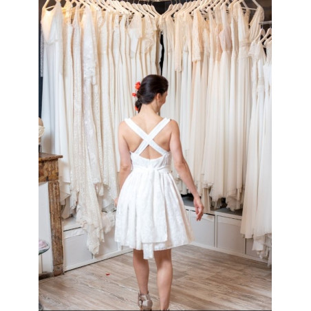Robe de mariée courte robe civile en broderie anglaise. Dos nu. Création Atelier de Juliette