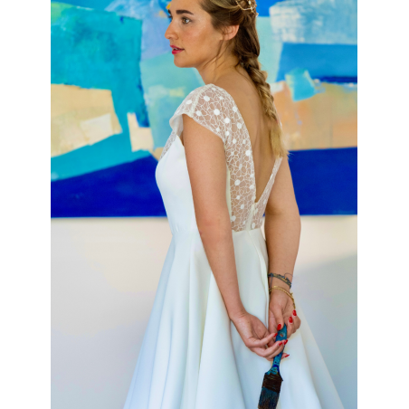 Bathilde, robe courte, jupe patineuse , dos nu profond.