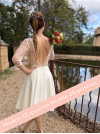 Une robe de mariée courte en tulle brodé , robe civile grand dos nu, création française