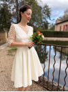 Une robe de mariée courte en tulle brodé , robe civile grand dos nu, création française