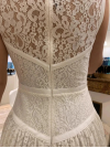 Robe de cérémonie ou mariage civil courte sans manches
Dos dentelle transparent