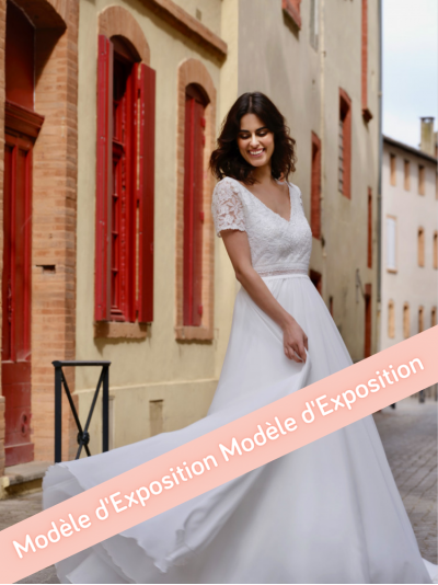 Valse, robe de mariée longue bohème dos nu, dentelle pailletée.  Créations Bochet