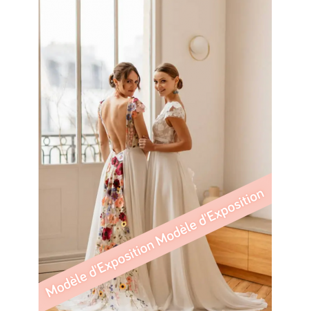 Crépuscule, Robe de mariée fluide Elsa Gary, dentelle fleurs 3D.