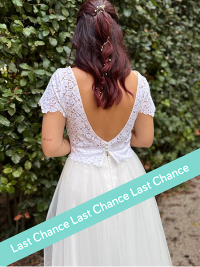 Top en dentelle, dos nu et manchettes by Atelier de Juliette