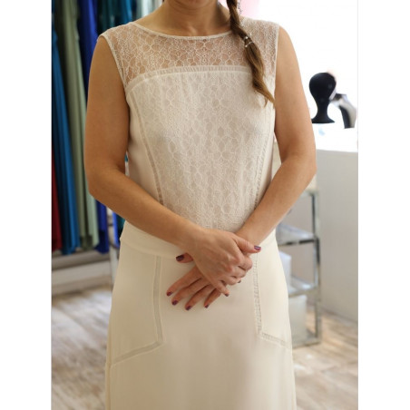 Robe de mariée longue tout en soie.