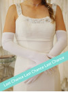 Gants longs couleur crème au fini satiné chic, l'accessoire idéal pour sublimer votre tenue de mariée.