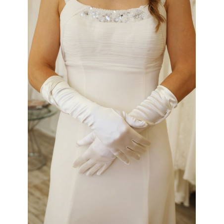 Gants longs avec un joli nœud couleur ivoire au fini satiné chic