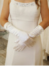 Gants longs avec un joli nœud couleur ivoire au fini satiné chic