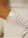 Gants longs avec un joli nœud couleur ivoire au fini satiné chic