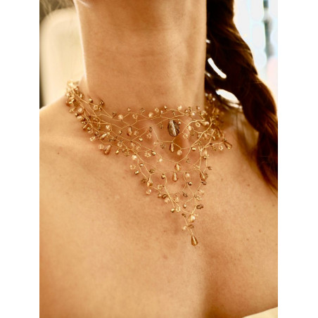 Collier Bella, création faite à la main, orné de perles.
