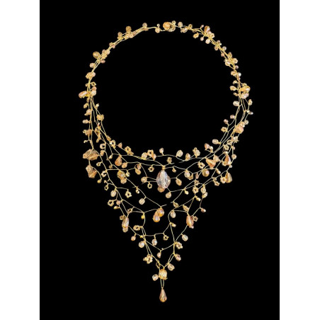 Collier Bella, création faite à la main, orné de perles.