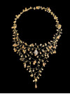 Collier Bella, création faite à la main, orné de perles.