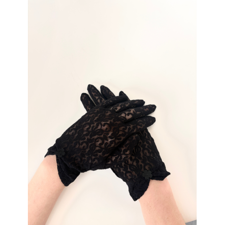 Gants noir en tulle avec fronce, l'accessoire idéal pour sublimer votre tenue.