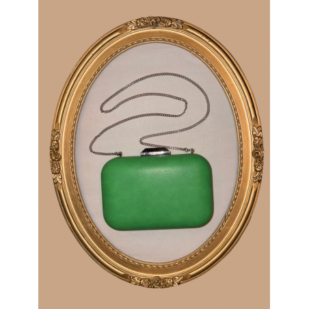 Sac de soirée à porter à la main ou en bandoulière. Vert et argenté, très chic, en simili-cuir.