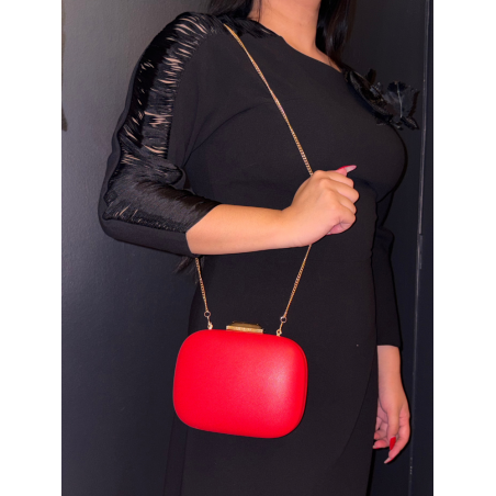 Sac de soirée à porter à la main ou en bandoulière. Rouge et doré, très chic, en simili-cuir.