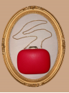 Sac de soirée à porter à la main ou en bandoulière. Rouge et doré, très chic, en simili-cuir.