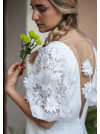 Babette robe courte civile et manches en tulle brodé fleurs 3D.