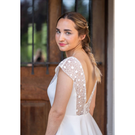 Bathilde, robe courte, jupe patineuse , dos nu profond.