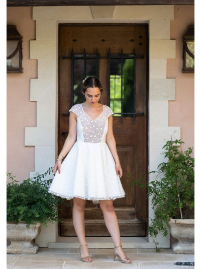 Bathilde, robe courte, jupe patineuse , dos nu profond.