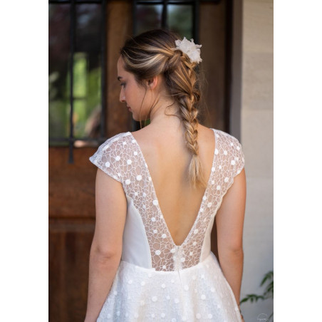 Bathilde, robe courte, jupe patineuse , dos nu profond.