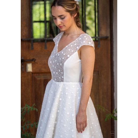 Bathilde, robe courte, jupe patineuse , dos nu profond.