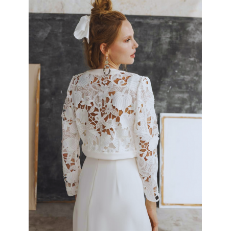 Veste courte mariee en guipue à manches longues  Modèle Marylise by Rembo Atelier.