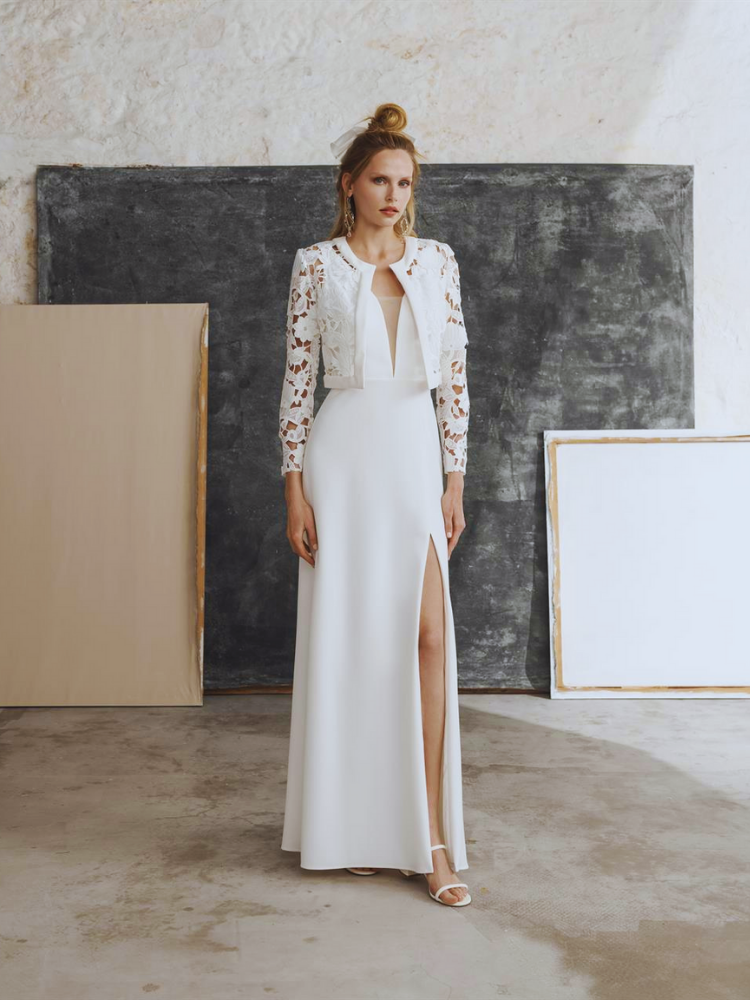 Veste courte mariee en guipue à manches longues  Modèle Marylise by Rembo Atelier.