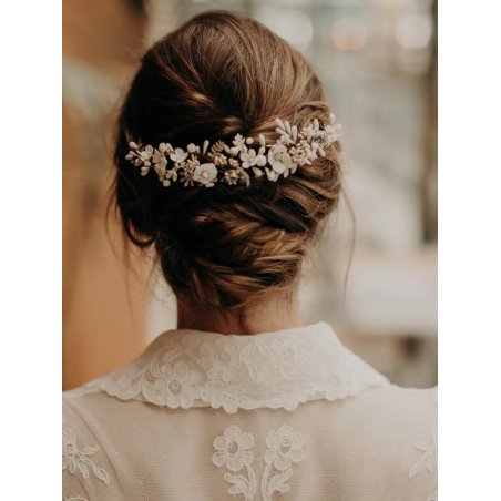 Bijoux de tête Perrine de Lizeron Paris, accessoires de mariée, peigne, couronne, porcelaine froide, création artisanale.