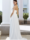 robe de mariée bustier plissé et jupe asymétrique en mousseline.