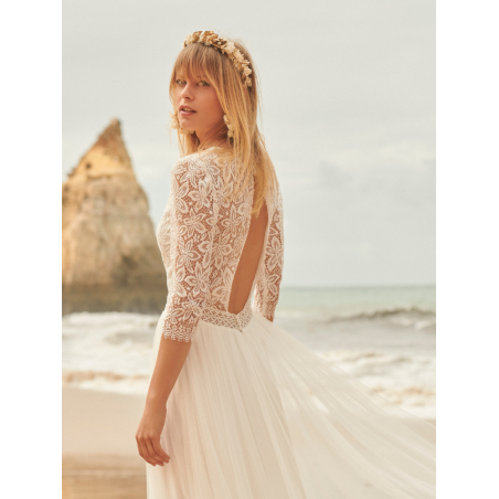 Ilena by Rembo Atelier, une robe longue et bohème en tulle et en guipure.