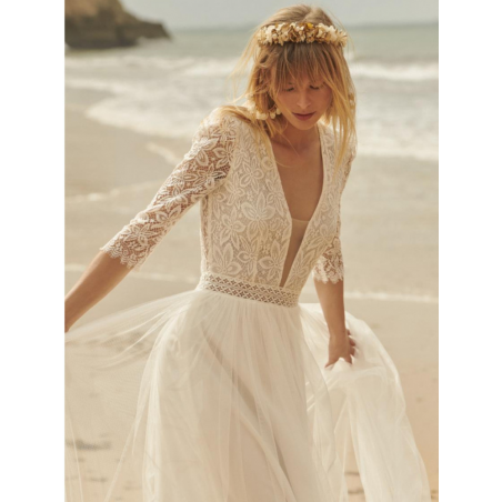 Ilena by Rembo Atelier, une robe longue et bohème en tulle et en guipure.